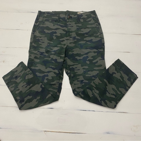 Gap High Rise Straight Olive Camo Flat Front Cropped women’s size 6 - Picture 1 of 13
